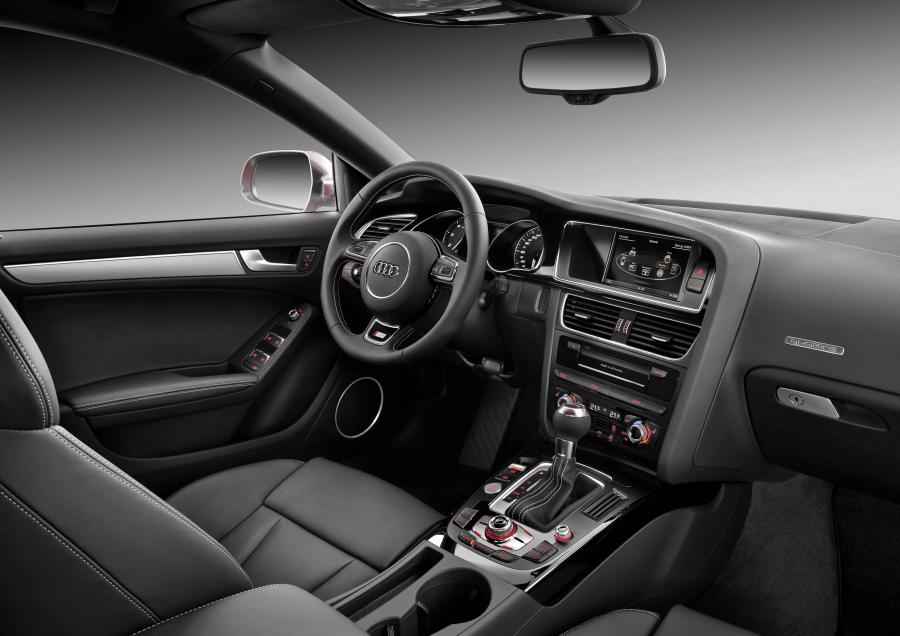 Торпедо Audi S5 Sportback 2011 года  (WW) (фото 36 из 40)